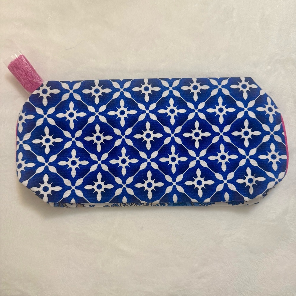 Estee Lauder Blue and White Floral Cosmetic Bag - Picture 2 of 5